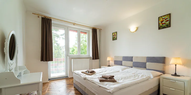 Zatímco zamilované dvojici bude k přespání stačit dvoulůžkový pokoj, rodina se nastěhuje spíš do apartmánu.
