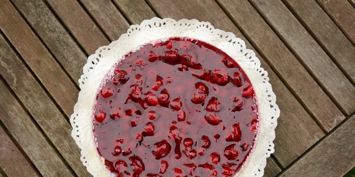 Sladké Valentýnské srdce, piškotový dort s malinami nebo šlehačkový Harlekýn