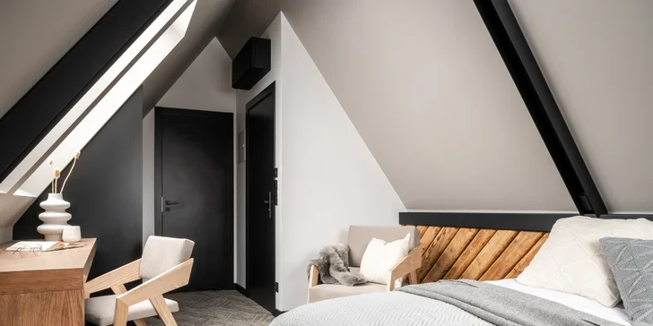 Součástí některých pokojů je balkon nebo terasa (na fotce dvoulůžkový pokoj s výhledem na Giewont).