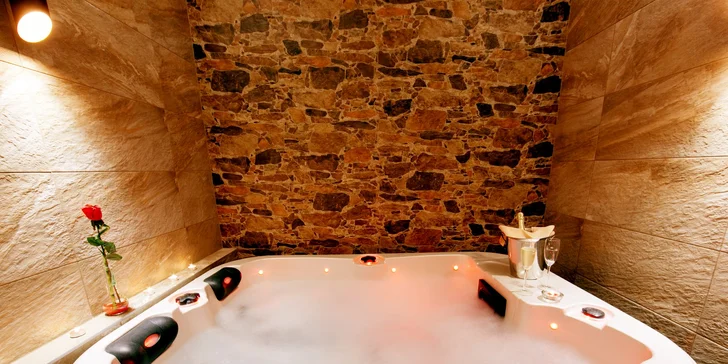 Připlatit si můžete i wellness přímo v hotelu.