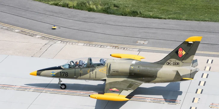 L-39 Albatros je nástupcem proudového letounu L-29 Delfín.