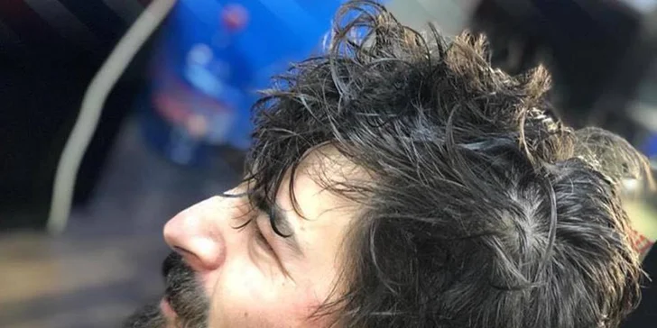 V ceně je i úprava obočí a chloupků v nose.