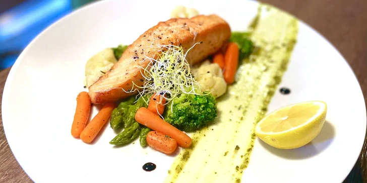 Na à la carte menu v restauraci máte 15% slevu.