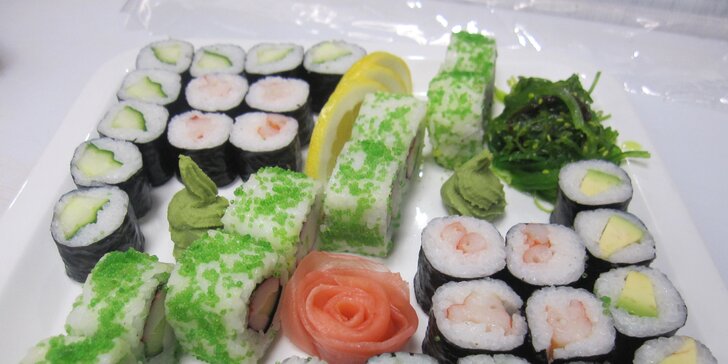 Exotická pochoutka: pestré sushi sety pro labužníky s 28 nebo 32 kousky