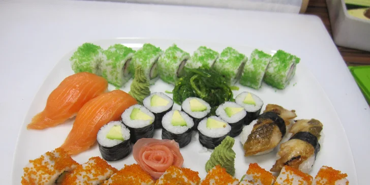 Asijské pochoutky vyvážených chutí: Pestré sushi sety pro labužníky