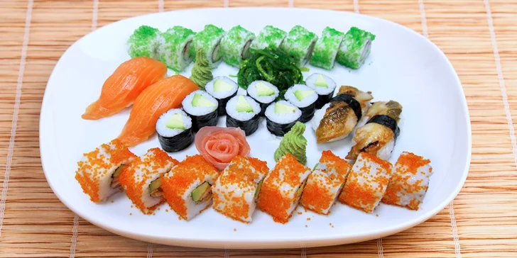 Asijské pochoutky vyvážených chutí: Pestré sushi sety pro labužníky