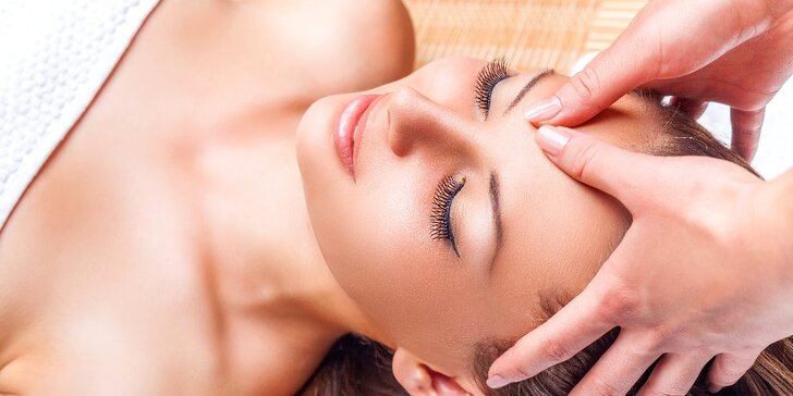 Odpočiňte si při relaxační masáži obličeje, krku, dekoltu i uší