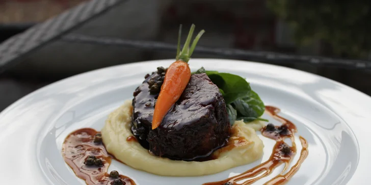 Ve dvou do restaurace Mezi Domky: Vytříbené 4chodové menu a sklenka vína