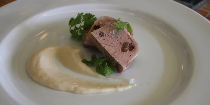 Ve dvou do restaurace Mezi Domky: Vytříbené 4chodové menu a sklenka vína