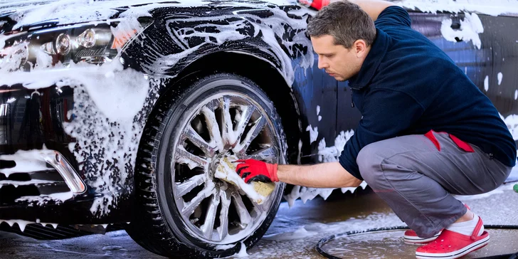 Auto jako ze škatulky: Ruční mytí vozu i velké čištění vč. interiéru
