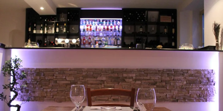 Ve dvou do restaurace Mezi Domky: Vytříbené 4chodové menu a sklenka vína