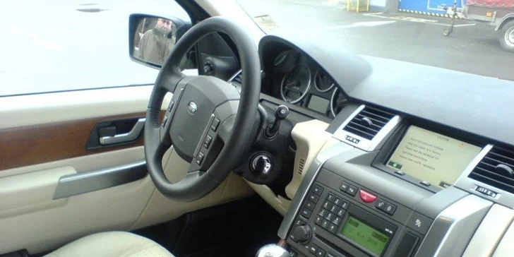 Auto jako ze škatulky: Ruční mytí vozu i velké čištění vč. interiéru