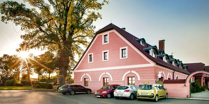 Pohodový pobyt v Jindřichově Hradci: polopenze, relax i bazén