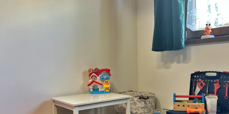 Dětský koutek je součástí jednoho z pokojů a nabízí hračky pro malé i velké děti. 