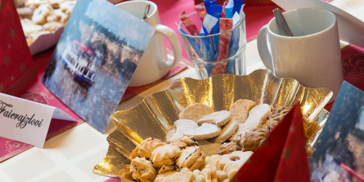 Prosincové adventní plavby po Vltavě s vánočním cukrovím a koledami i jídlem