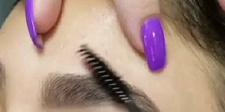 Perfektní úprava a barvení obočí
