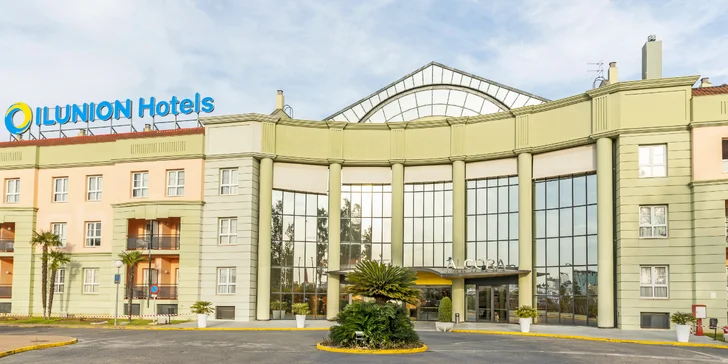 Hotel sa nachádza cca 10 minút od centra mesta.