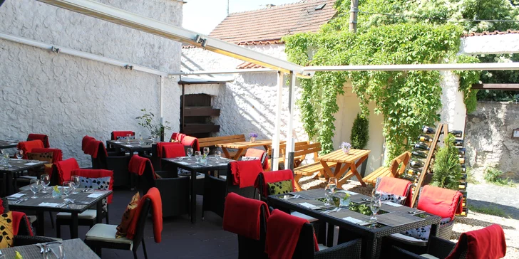 Ve dvou do restaurace Mezi Domky: Vytříbené 4chodové menu a sklenka vína