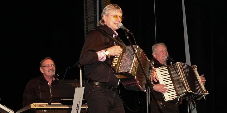 Koncert Veselá trojka v KD Peklo