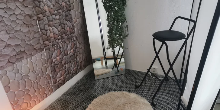 Zajdete si na masáž zad a šíje, masáž celého těla, nebo zvolíte kompletní masáž vč. indické anistresové masáže hlavy? 