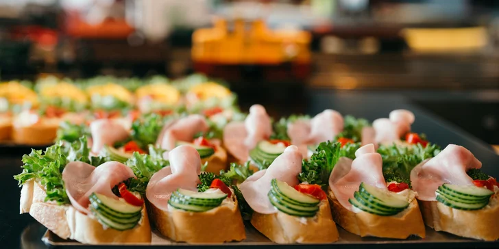 Chlebíčky z Golden Pacific Café: 10 nebo 20 chlebíčků dle výběru ze 6 druhů