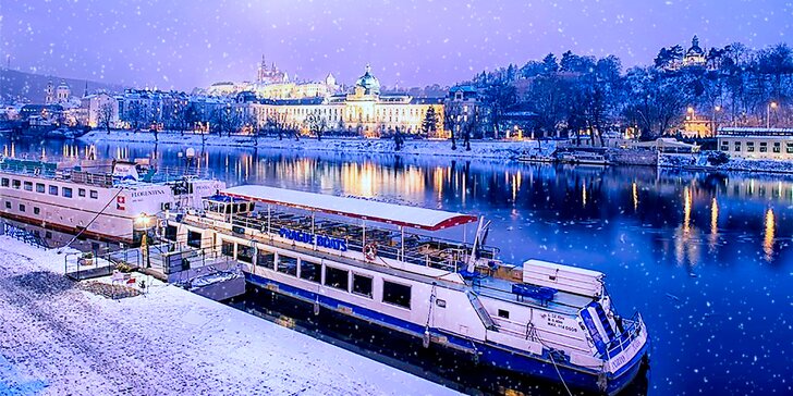 Romantika na Vltavě: Zážitkové zimní plavby Prahou i s malým občerstvením