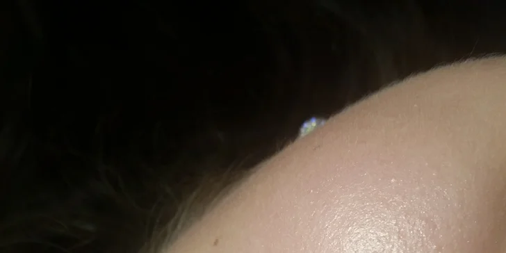 Prodloužení a zhuštění řas metodou řasa na řasu luxusními Glamour lashes