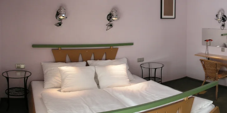 Svatomartinský nebo prodloužený víkend v Telči: hotel u zámeckého parku i 4chodové menu