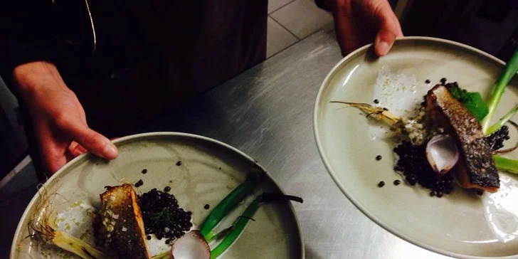 Poznejte nové chutě - famózní degustační menu pro 2 osoby v Černé růži