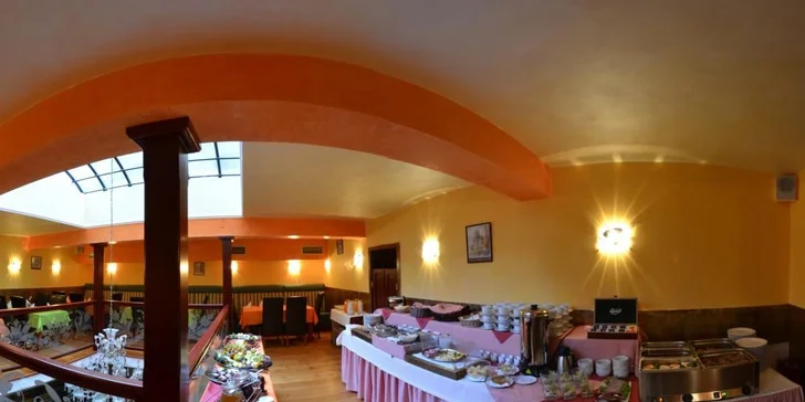 Hvězdný pobyt v Karlových Varech v hotelu na kolonádě vč. vstupu do lázní