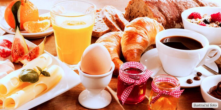 Sněz co můžeš: Bohatá bufetová snídaně pro 1 dospělého a dítě do 4 let