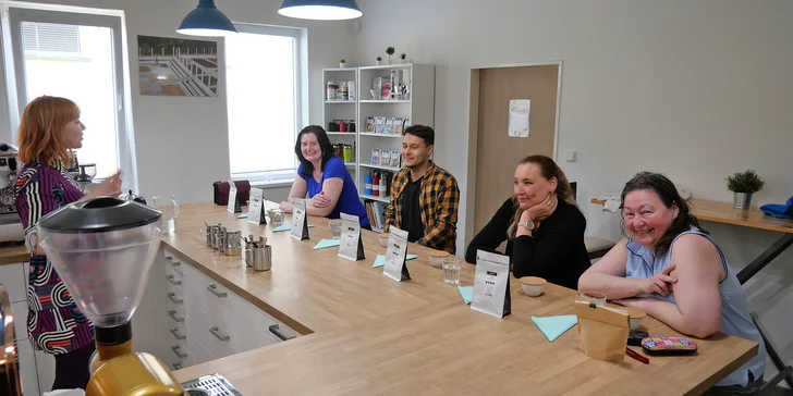 Ať už jste zkušený barista, nebo svět kávy teprve začínáte objevovat, cupping je ideální příležitost pro ochutnání nových druhů káv a také pro trénink chuťových pohárků, neboli senzoriky.
