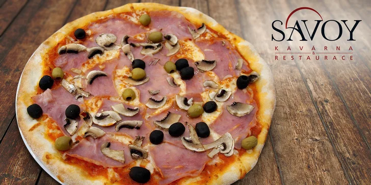 Dvě znamenitě zdobené pizzy ve vyhlášené restauraci Savoy