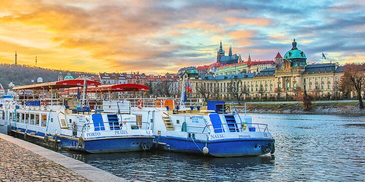 Romantika na Vltavě: zimní plavby centrem Prahy i s občerstvením