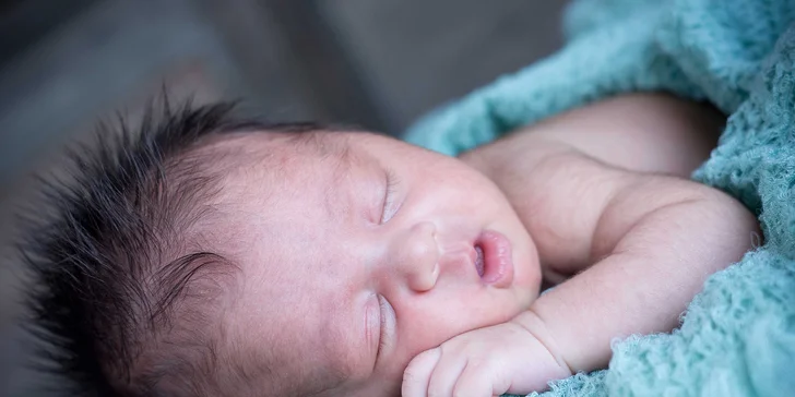 Newborn: ateliérové focení miminek