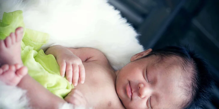 Newborn: ateliérové focení miminek