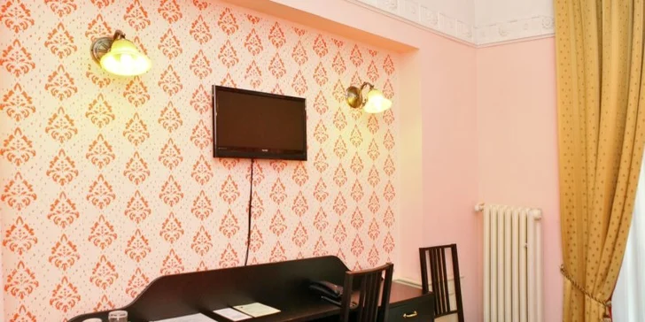 Cestujte v čase ve 4* hotelu v Praze s plavbou na Vltavě