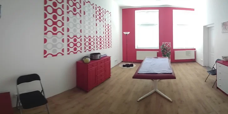 Relaxační masáž - Vůně levandulového oleje a teplo lávových kamenů