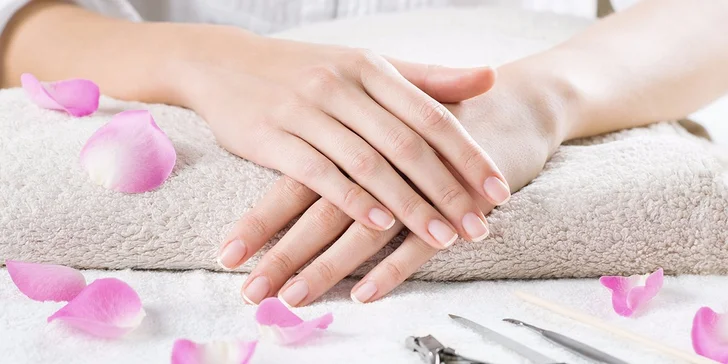 Ošetření parafínem a manikúra v Salonu Lady-Top Visage