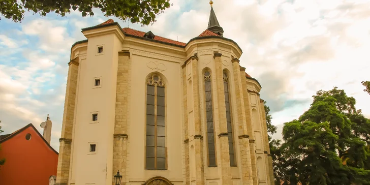 Prolíná se tu velkolepá historie s klidnou atmosférou staré čtvrti.