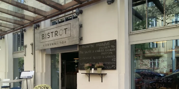 Snídaně či svačinka v Bistrotu - chléb s pomazánkou, palačinka a teplý nápoj