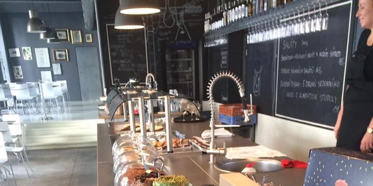 Snídaně či svačinka v Bistrotu - chléb s pomazánkou, palačinka a teplý nápoj