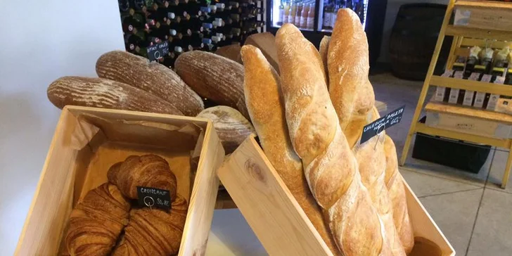 Snídaně či svačinka v Bistrotu - chléb s pomazánkou, palačinka a teplý nápoj
