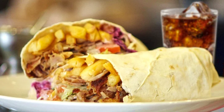 Pravé turecké menu: Napěchovaný kebab s hranolky a nápojem pro 1 či 2