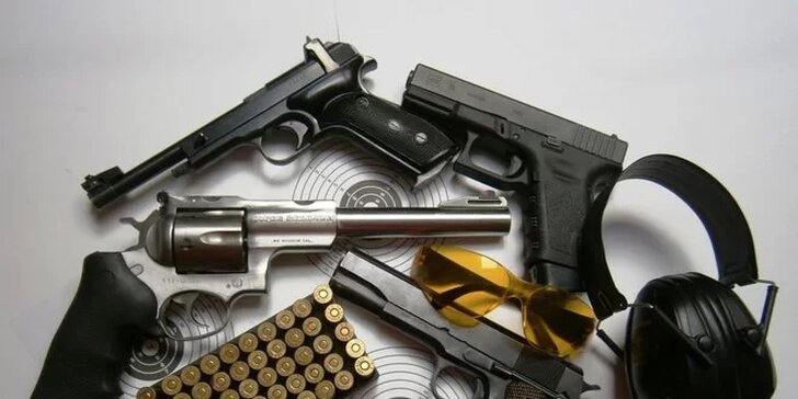Zamiřte na profi střelnici: balíčky s až 11 zbraněmi i pro 2 střelce