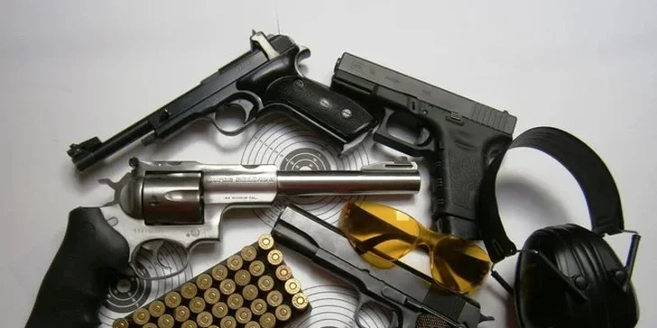 Zmáčkněte spoušť na profesionální střelnici – střelba až ze 12 zbraní
