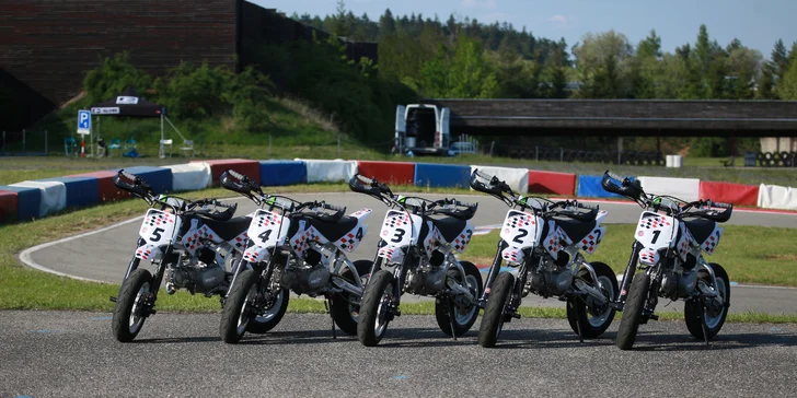 Rozjeďte to s pitbikem: 10minutová jízda na Masarykově okruhu