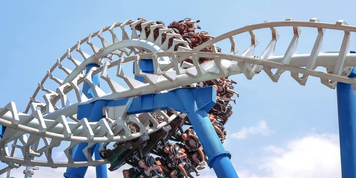 Horská dráha Blue Tornado patří k nejrychlejším dráhám.