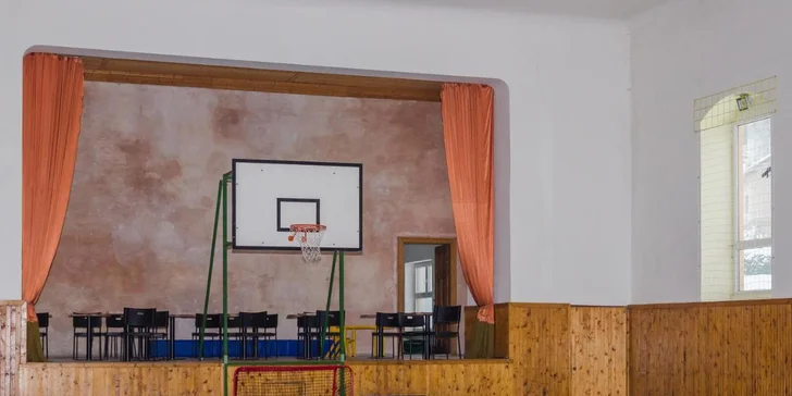 Svaly si můžete protáhnout v tělocvičně. 