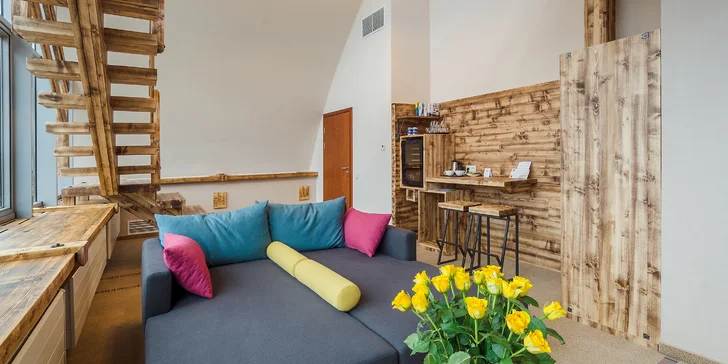 Krásně vypadá také apartmán s mezzaninem a výhledem do zeleně. 